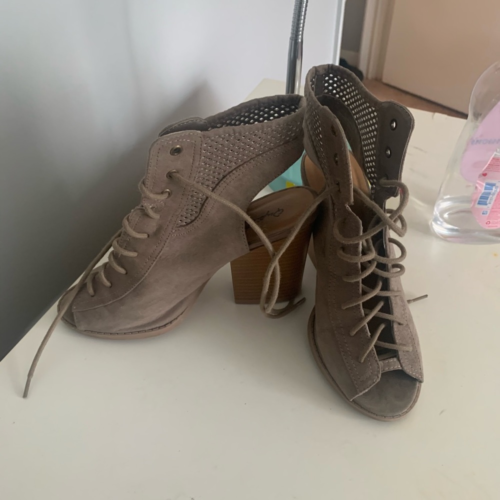 Open toe wedge heel